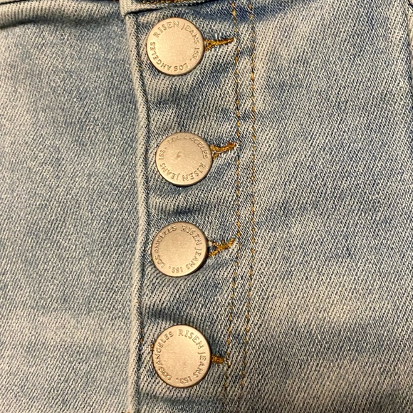 Risen Los Angeles- Broken In- Button Up, Light Blue High-Waisted Jeans👖Size 7/28 - Picture 3 of 6